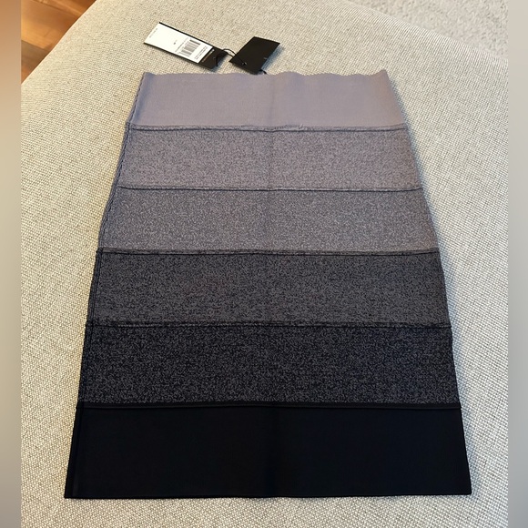 NWT BCBGMaxAzria Black Grey Gradient Ombre Bandage Stretch Mini Skirt Size M - Picture 1 of 5
